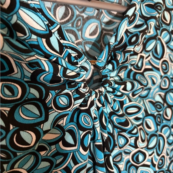 Vintage Black and Blue Fitted Blouse with Peter Pan Collar - Picture 4 of 10